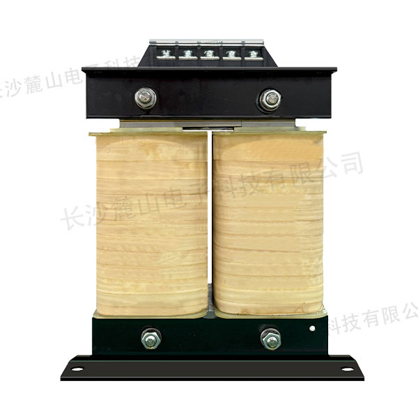 雷擊與浪涌防護：  變壓器絕緣技術(shù)的革新